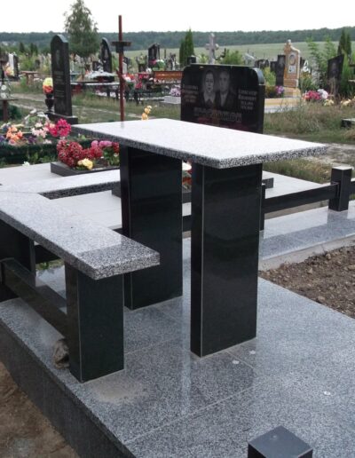 Столи і лавки з граніту